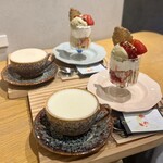 アンドテイ - ・日本茶ミルクティー
      茶葉：有機玄米茶
      プラントミルク：オーツサイド
      甘さ：ストレート
      ・ベリーとピスタチオアイスのスコーンパフェ