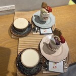 アンドテイ - ・日本茶ミルクティー
      茶葉：有機玄米茶
      プラントミルク：オーツサイド
      甘さ：ストレート
      ・ベリーとピスタチオアイスのスコーンパフェ