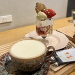 アンドテイ - ・日本茶ミルクティー
      茶葉：有機玄米茶
      プラントミルク：オーツサイド
      甘さ：ストレート
      ・ベリーとピスタチオアイスのスコーンパフェ