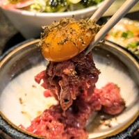 焼肉 徳川苑 - 名物トリュフ和牛ユッケ