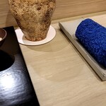 島津 - 青いおしぼりとガリ
