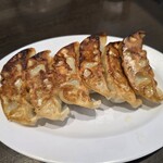 来来亭 - 餃子はなんとなく旨い