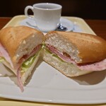 ドトールコーヒーショップ - 食べやすいようにカットされています✨