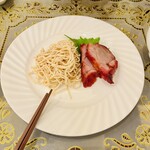 状元樓 - 干した豆腐の和物と、豚肉。豚肉は少し甘い味付け