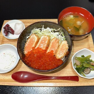 ビールやハイボールなど定番ドリンクが充実！飲み放題もOK◎