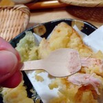 手打ちそば くるみの木 - とり天を岩塩で・・・