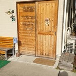 手打ちそば くるみの木 - 店の裏手の駐車場から突入できやす❗️(裏口有)