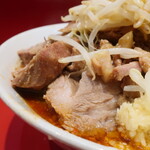 ラーメン二郎 - 豚の厚み