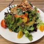 トラットリア カーサ ピッコラ - 野菜サラダ。ボリューム満点