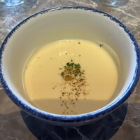 Bella Dining Cafe - カリフラワーのスープ　カレーの風味もしました