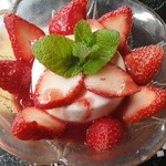 カフェ茶屋 珈夢 - 「苺杏仁」580円　　h26.6.16撮影