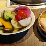 飛騨牛一頭家 馬喰一代 - サラダと豆腐