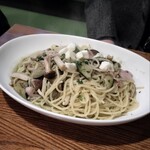 あなK"URA - ベーコンきのこジェノベーゼパスタ