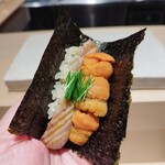鮨 といろ - トロ炙りハンドロール+1500円ウニ