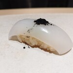 鮨 といろ - イカ炭塩握り
