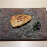 鮨 といろ - サワラ利休焼き五色ごま、紫菊花と春菊