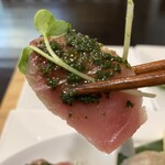 和彩 嘉司郎 - 鮪のマリネアオサのせ