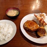 洋食や”B” - ライスと味噌汁つきです