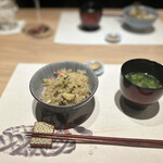 隠れ家鉄板おぶ - ご飯もお味噌汁も出汁がしっかりきいていて絶品。