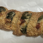 サイとパン - 春菊とベーコンのエピ