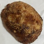 サイとパン - セミドライトマトとチーズ