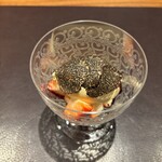 イル アオヤマ - 和三盆を使ったバニラジェラート、寒熟いちご、黒トリュフ