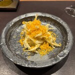 イル アオヤマ - 桑名の白魚のフリット、自家製カラスミパウダー