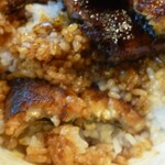 宮鍵 - うな丼（六切れ）ご飯の中に２切れ