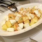 アンティカ オステリア カルネヤ - モッツァレラチーズと桃