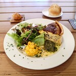 カロトギフ - 「初めてのお客様はキッシュランチをよく選ばれます」
と話されたので

●キッシュランチ　1,100円　を注文してみた