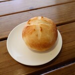 カロトギフ - ◯じゃがいもパン
これも自家製パンだろうねえ

シットリとした高加水的な感じもあり
モッチリ感もあり