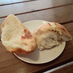 カロトギフ - 何となくプレーンな小麦の美味しさの中に
じゃがいもを、感じるような❔感じない様な❔（笑）

皮がカリッと焼かれていて香ばしく、美味しいなあ♪