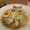 泡系しおとんこつラーメン べらしお 総本店