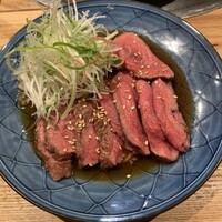 大衆肉酒場 こだわり米 匠 - 究極の塊焼肉(どっさり薬味)。