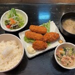 和処居 - カキフライ２コとカニクリームコロッケ２コの定食(2025/01撮影)