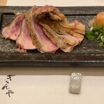 祇園おばんざい ぎんや - 地鶏のタタキ！柔らかくて旨味がある肉質◎