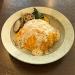 バルバルキッチンアメリ - ポルチーニクリームソースの白いオムライス(¥1,400)