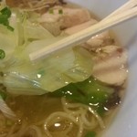 麺屋あごすけ - レタスが入っています