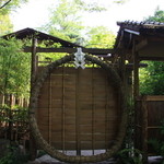 未在 - 茅の輪くぐり。茅の輪の前に立って一礼してから入ります。