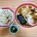 行世軒 - 料理写真:わんたんめんとチャーハン