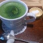 カフェ ソラーレ Tsumugi - 抹茶オレ(ホット) 薄くて苦くて、角砂糖を入れても求めている味にはなりませんでした。