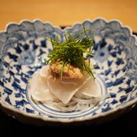 まき村 - ◆天然とらふぐのたたき あん肝
                    皮ととうとうみも忍ばせた、器とのバランスも意識した作品。添えて頂いたちり酢で頂きます。