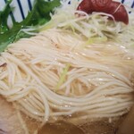 濃厚煮干そば 丸にたちばな - 梅塩らぁめん930円麺アップ