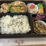お茶茶 - 弁当　600円　味噌汁付き♪