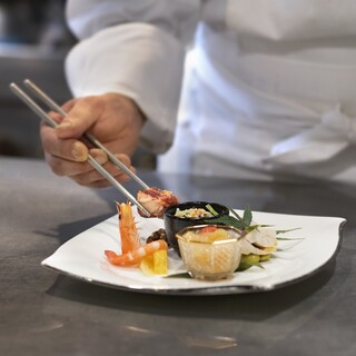 【最高級食材の四大乾貨】郭の手により滋味深い料理が味わえます