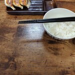 かつ美 - 餃子5個400円を同僚に2個もらい　味見