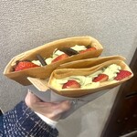 オザキクレープ - ・いちごホントノチョコ抹茶ホイップ＋ココアクッキー
      ・いちごカスタード抹茶ホイップ