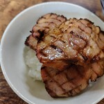 かつ美 - サービス半ライスにあぶりちゃーしゅーを移籍