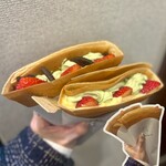 オザキクレープ - ・いちごホントノチョコ抹茶ホイップ＋ココアクッキー
      ・いちごカスタード抹茶ホイップ