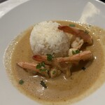 赤白 ブラッスリー - エビとジャスミンライスのエスニックカレー、ミントのせ